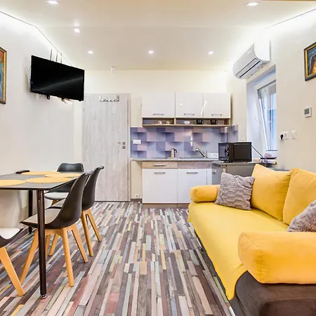 Magdi Vendeghaz A-b Apartment *