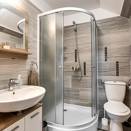 Magdi Vendeghaz A-b Apartment Celldomolk