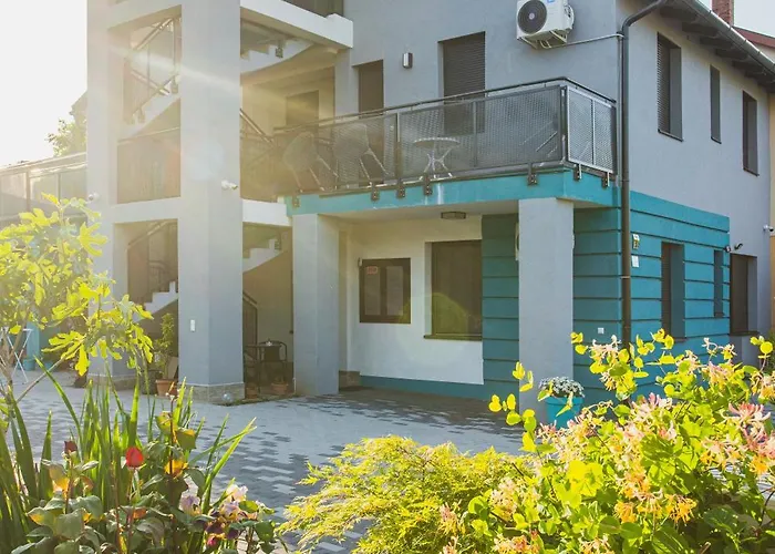 Magdi Vendeghaz A-b アパート