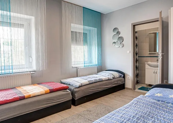 Magdi Vendeghaz A-b アパート *