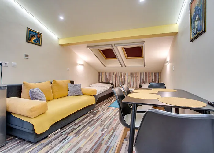 Magdi Vendeghaz A-b アパート *