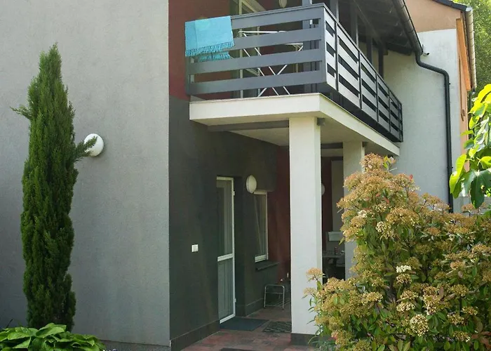 Magdi Vendeghaz A-b アパート *