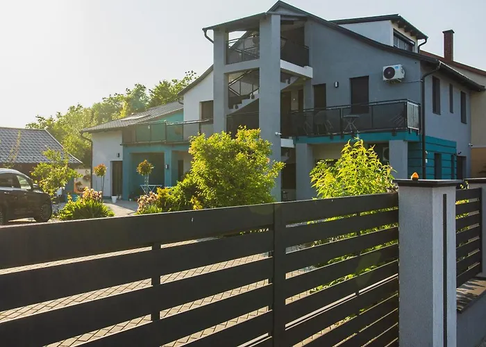 アパート Magdi Vendeghaz A-b