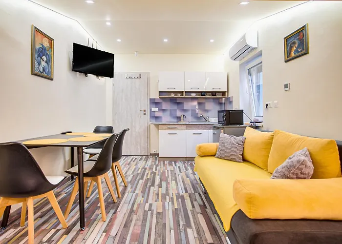 Magdi Vendeghaz A-b アパート *