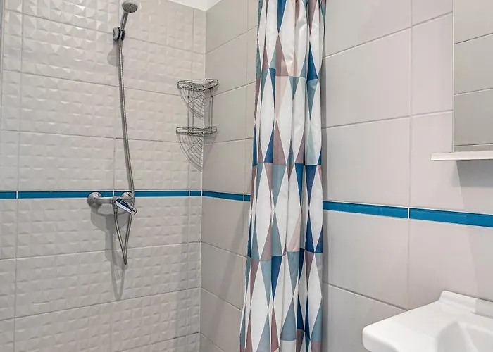 Magdi Vendeghaz A-b アパート