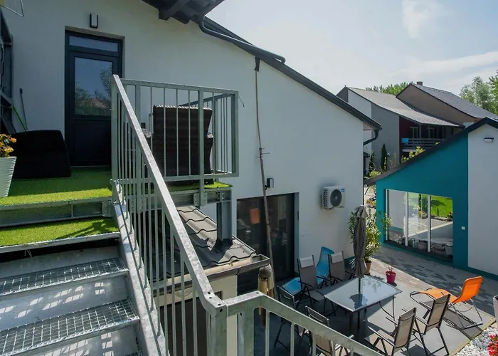 Magdi Vendeghaz A-b アパート *