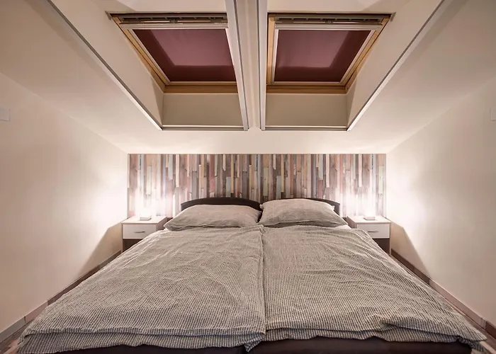 Magdi Vendeghaz A-b アパート *