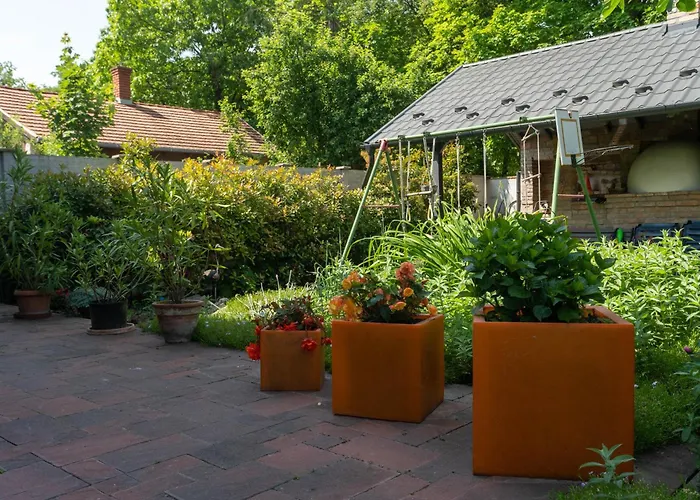 Magdi Vendeghaz A-b アパート *