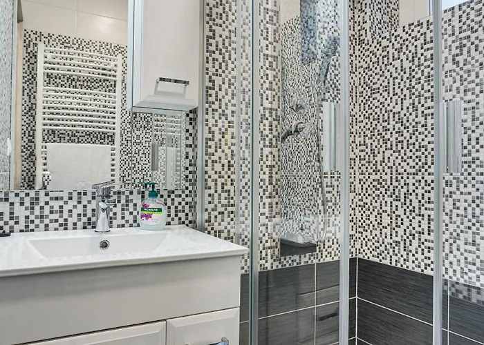 Magdi Vendeghaz A-b アパート